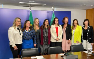 Mulheres: Dorinha participa da cerimônia de sanção na luta contra a endometriose