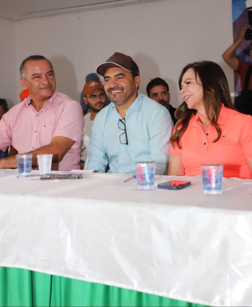 Acompanhando o governador, Wanderlei Barbosa, a senadora Professora Dorinha ouvindo a população e entendendo as necessidades dessa tão importante região