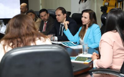 Ao lado da primeira-dama do TO, senadora Professora Dorinha conhece programas sociais de Goiás