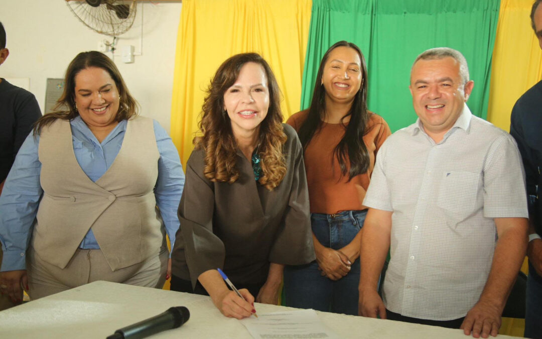 Senadora Professora Dorinha entrega 15 máquinas de Costura em Luzimangues